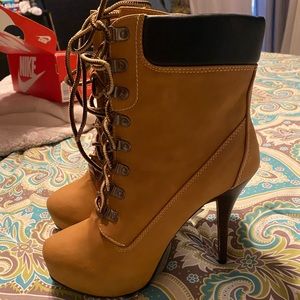 Heel boots NWOT